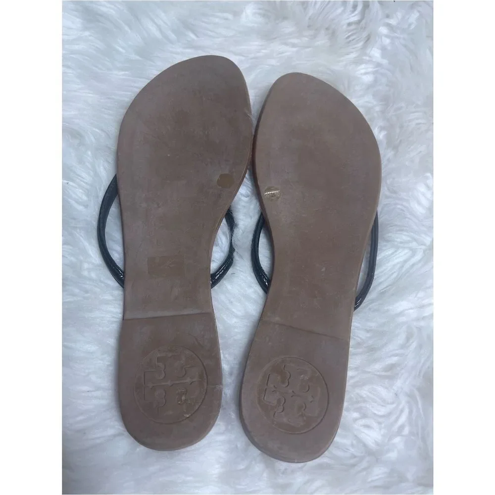 Tory Burch thong sandals Black patent leather Straps, tan footbed,gold logo SZ10